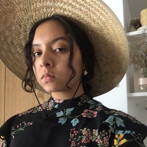 Meet your Posher, Dania